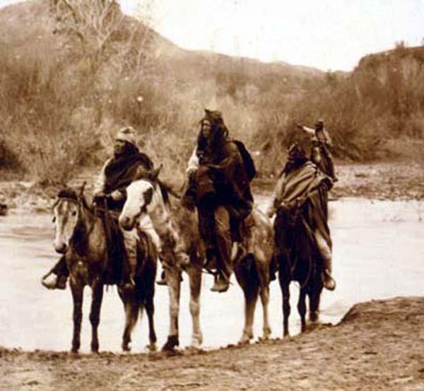 Apache-Indians-on-Horseback